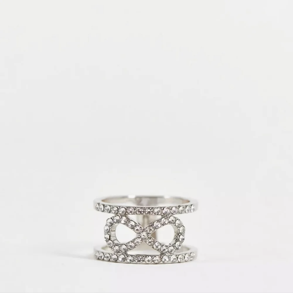 🆑️ TRUE DECADENCE | Bow Detail Ring sz 6.5